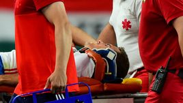 Сегодня. Будапешт. Венгрия – Россия – 0:3. 32-я минута. Романа ЗОБНИНА уносят с поля.