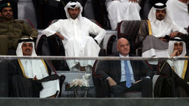 Шейх Тамим бин Хамад АЛЬ-ТАНИ (слева) и глава ФИФА Джанни ИНФАНТИНО.