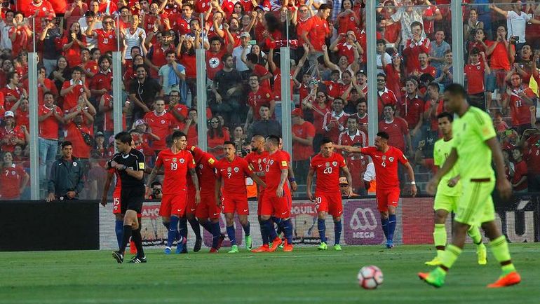 В отборочном турнире ЧМ-2018 дела у сборной Чили пока идут не лучшим образом. Фото AFP В отборочном турнире ЧМ-2018 дела у сборной Чили пока идут не лучшим образом. Фото AFP