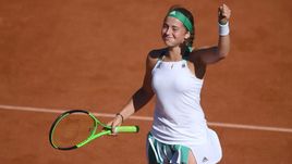 Четверг. Париж. Елена ОСТАПЕНКО празднует выход в финал Roland Garros.