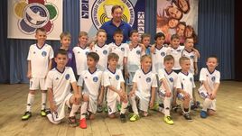 Вчера. Волгоград. Леонид СЛУЦКИЙ с воспитанниками своей футбольной школы.