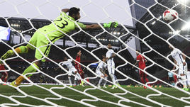 Пятница. Москва. Россия - Чили - 1:1. 67-я минута. Защитник Виктор ВАСИН сравнивает счет, забивая уже второй гол в шестом матче за сборную.