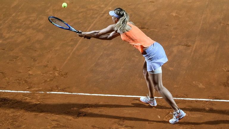 С надрывом мышцы бедра Мария ШАРАПОВА еще пыталась доиграть матч против Мирьяны ЛУЧИЧ-БАРОНИ в Риме. Фото AFP С надрывом мышцы бедра Мария ШАРАПОВА еще пыталась доиграть матч против Мирьяны ЛУЧИЧ-БАРОНИ в Риме. Фото AFP