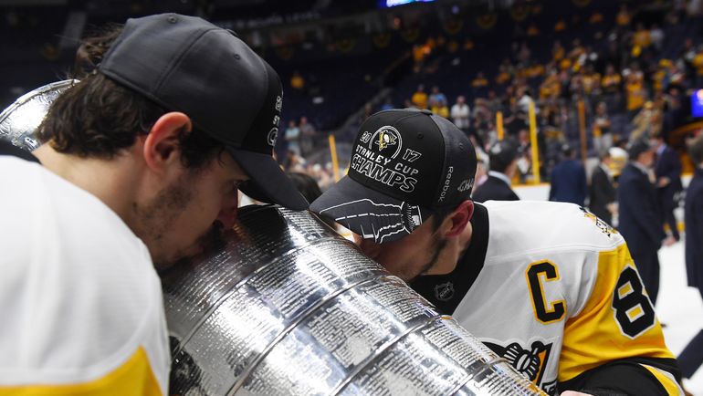 Евгений МАЛКИН (слева) и Сидни КРОСБИ. Фото USA Today Евгений МАЛКИН (слева) и Сидни КРОСБИ. Фото USA Today