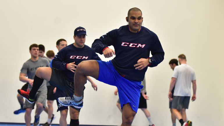 Найджел ДОУС (на переднем плане). Фото photo.khl.ru Найджел ДОУС (на переднем плане). Фото photo.khl.ru