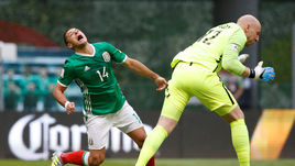 Мексика пропускает нелепый гол,  Новая Зеландия бита Белоруссией