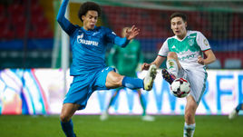 Далер КУЗЯЕВ (справа).