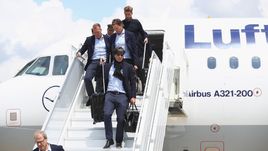 Сегодня. Сочи. Йоахим ЛЕВ и сборная Германии прибыли в Россию.