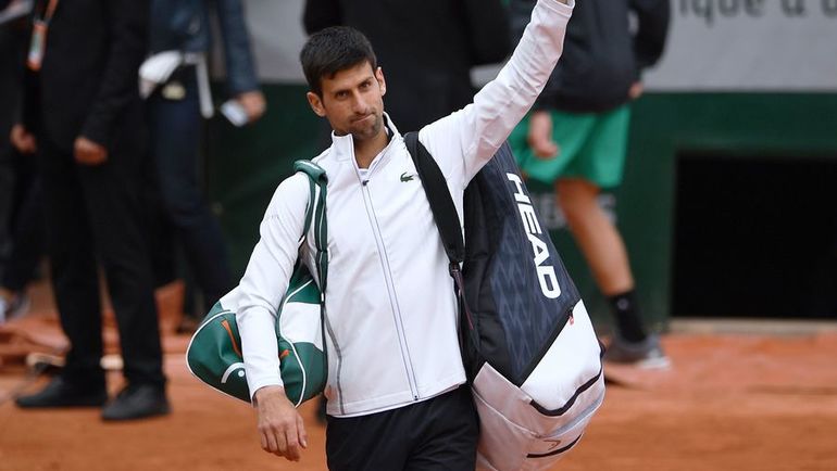 Новак ДЖОКОВИЧ покидает Roland Garros после поражения от Доминика ТИМА. Фото AFP Новак ДЖОКОВИЧ покидает Roland Garros после поражения от Доминика ТИМА. Фото AFP