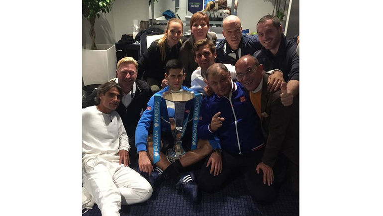 Пепе ИМАС (слева) празднует с Новаком ДЖОКОВИЧЕМ и его командой победу на итоговом турнире 2015 года. Фото Twitter Пепе ИМАС (слева) празднует с Новаком ДЖОКОВИЧЕМ и его командой победу на итоговом турнире 2015 года. Фото Twitter