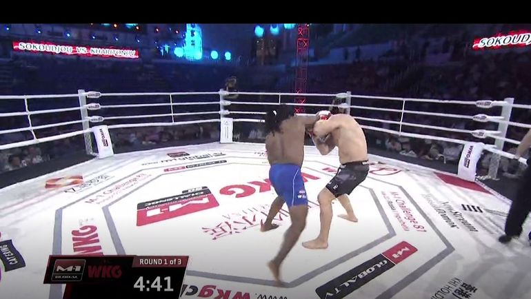 ХАРИТОНОВ бьет ногой, СОКУДЖУ отвечает. ХАРИТОНОВ бьет ногой, СОКУДЖУ отвечает.