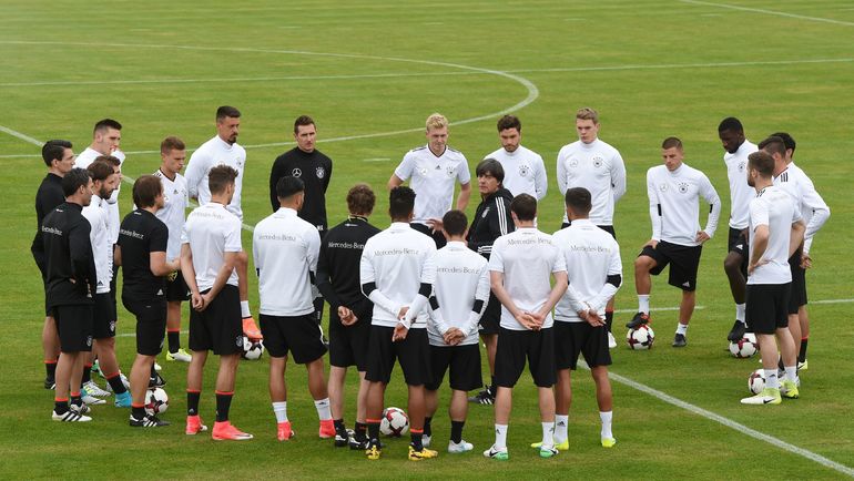 Рулевой чемпионов мира-2014 Йоахим ЛЕВ привез в Россию совсем другой вариант состава. Фото AFP Рулевой чемпионов мира-2014 Йоахим ЛЕВ привез в Россию совсем другой вариант состава. Фото AFP