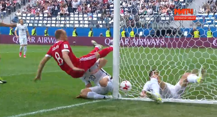 31-я минута. Первый гол в матче Россия - Новая Зеландия. 31-я минута. Первый гол в матче Россия - Новая Зеландия.