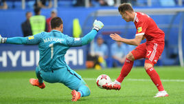 Сегодня. Санкт-Петербург. Россия - Новая Зеландия - 2:0. Дмитрий ПОЛОЗ у ворот Стефана МАРИНОВИЧА..