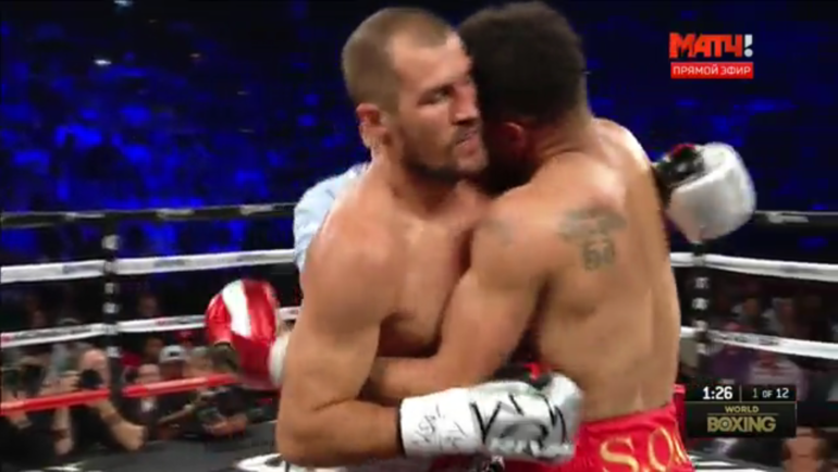 В седьмом раунде Уорд еще раз ударил Ковалеву в район паха. Фото Матч ТВ В седьмом раунде Уорд еще раз ударил Ковалеву в район паха. Фото Матч ТВ