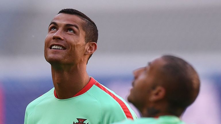 Криштиану РОНАЛДУ (слева). Фото AFP Криштиану РОНАЛДУ (слева). Фото AFP