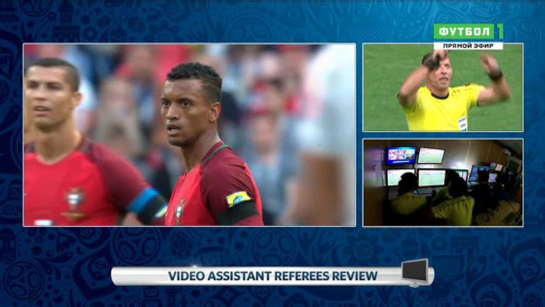 Гол португальцев не засчитан из-за офсайда. Гол португальцев не засчитан из-за офсайда.