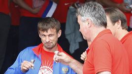 5 июня 2008 года. Леоганг. Сергей СЕМАК и Гус ХИДДИНК: тост перед Euro-2008. Бронзовая сказка - впереди.