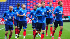 Сегодня. Москва. Тренировка сборной России. Игорь СМОЛЬНИКОВ, Илья КУТЕПОВ, Роман ШИШКИН, Дмитрий КОМБАРОВ, Юрий ГАЗИНСКИЙ, Алексей МИРАНЧУК, Дмитрий ТАРАСОВ и Максим КАНУННИКОВ.