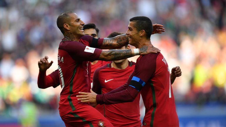 34-я минута. РИКАРДУ КУАРЕЖМА (слева) открыл счет с передачи КРИШТИАНУ РОНАЛДУ. Фото AFP 34-я минута. РИКАРДУ КУАРЕЖМА (слева) открыл счет с передачи КРИШТИАНУ РОНАЛДУ. Фото AFP