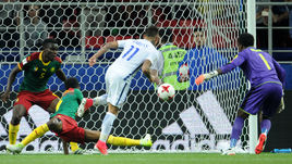 Воскресенье. Москва. Камерун - Чили - 0:2. 90+1-я минута. Чилиец Эдуардо ВАРГАС во второй раз поразил ворота соперника – этот гол с помощью видеоассистентов был засчитан.