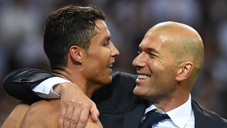 КРИШТИАНУ РОНАЛДУ и Зинедин ЗИДАН. Фото AFP КРИШТИАНУ РОНАЛДУ и Зинедин ЗИДАН. Фото AFP