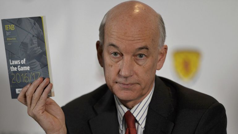 Дэвид ЭЛЛЕРЕЙ предлагает внести серьезные поправки в футбольные правила. Фото REUTERS Дэвид ЭЛЛЕРЕЙ предлагает внести серьезные поправки в футбольные правила. Фото REUTERS