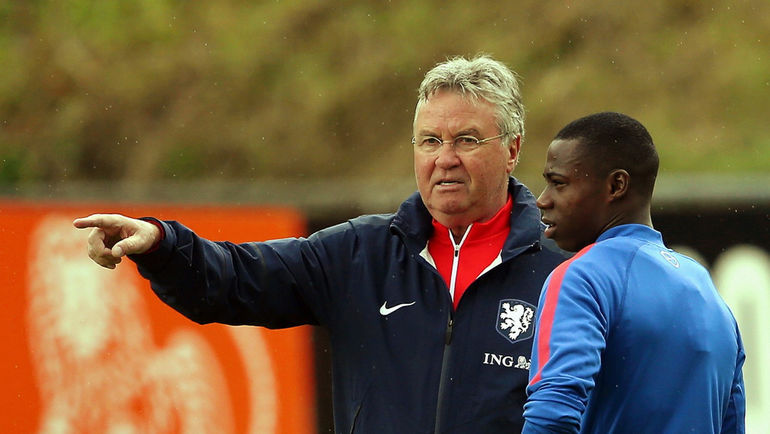 Гус ХИДДИНК (слева) и Квинси ПРОМЕС. Фото AFP Гус ХИДДИНК (слева) и Квинси ПРОМЕС. Фото AFP