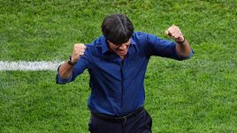 Главный тренер сборной Германии Йоахим ЛЕВ.