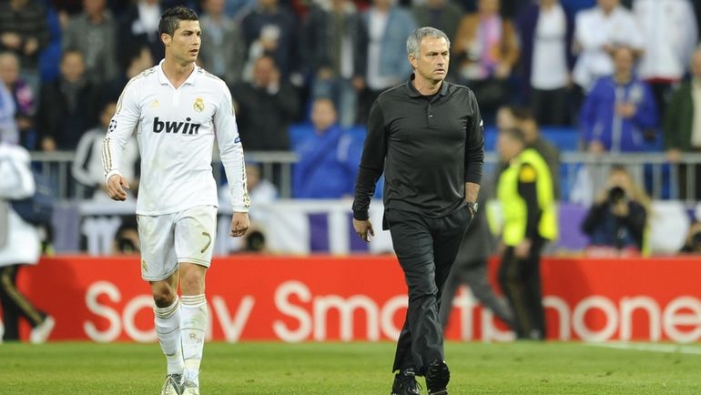 Криштиану РОНАЛДУ (слева) и Жозе МОУРИНЬЮ. Фото AFP Криштиану РОНАЛДУ (слева) и Жозе МОУРИНЬЮ. Фото AFP