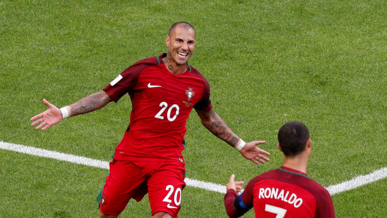 18 июня. Москва. Тушино. Португалия - Мексика - 2:2. Радость Рикарду КУАРЕЖМЫ и Криштиану РОНАЛДУ после гола. Фото REUTERS 18 июня. Москва. Тушино. Португалия - Мексика - 2:2. Радость Рикарду КУАРЕЖМЫ и Криштиану РОНАЛДУ после гола. Фото REUTERS