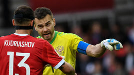 Сегодня. Москва. Россия - Португалия - 0:1. Игорь АКИНФЕЕВ и Федор КУДРЯШОВ.