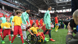 Сегодня. Москва. Россия - Португалия - 0:1. КРИШТИАНУ РОНАЛДУ и Полина ХАЕРЕДИНОВА перед матчем.