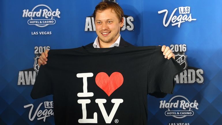 22 июня 2016 года. Владимир ТАРАСЕНКО на вечере вручения индивидуальных призов НХЛ. Фото AFP 22 июня 2016 года. Владимир ТАРАСЕНКО на вечере вручения индивидуальных призов НХЛ. Фото AFP