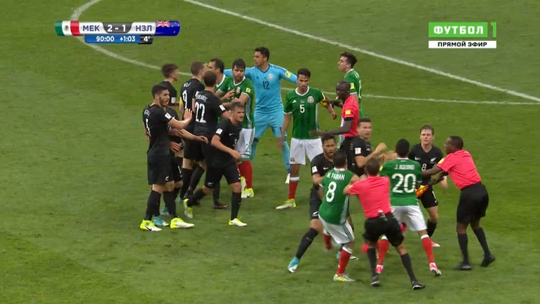 Массовая драка в концовке матча. Массовая драка в концовке матча.