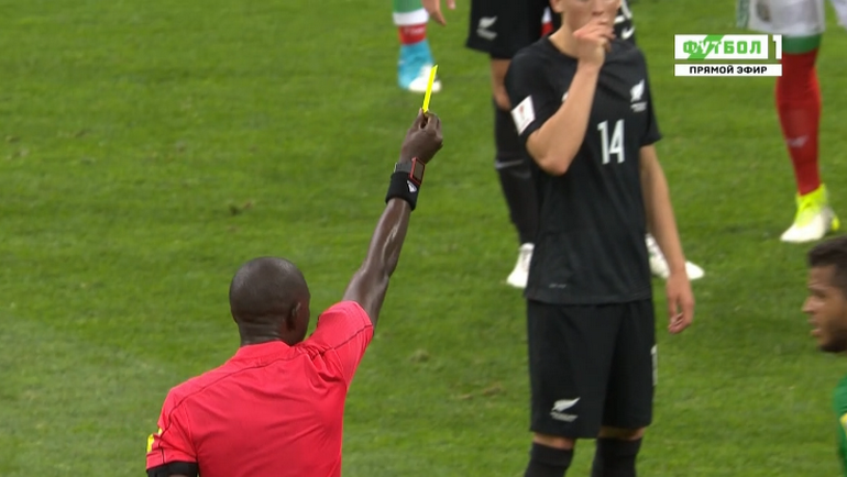 Арбитр выносит наказание Эктору Эррере. Удалений нет. Арбитр выносит наказание Эктору Эррере. Удалений нет.