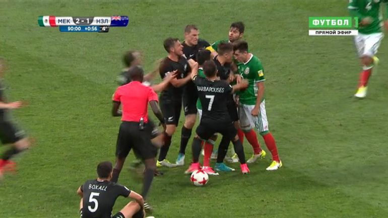 Массовая драка в концовке матча Мексика - Новая Зеландия. Массовая драка в концовке матча Мексика - Новая Зеландия.