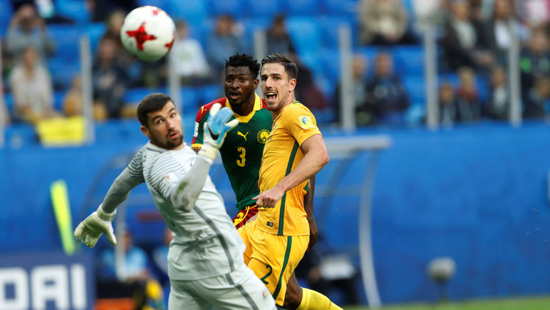 45+1-я минута. Камерунец Андре ЗАМБО (3) открывает счет в матче. Фото REUTERS 45+1-я минута. Камерунец Андре ЗАМБО (3) открывает счет в матче. Фото REUTERS