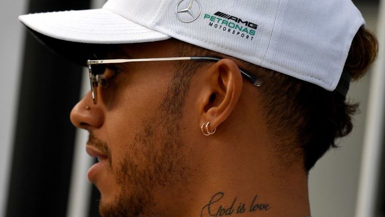 Четверг. Баку. Льюис ХЭМИЛТОН. Фото AFP Четверг. Баку. Льюис ХЭМИЛТОН. Фото AFP