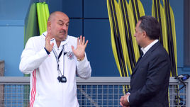 Июнь. Санкт-Петербург. Станислав ЧЕРЧЕСОВ (слева) и Виталий МУТКО на тренировке сборной России.