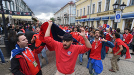 Четверг. Казань. Германия - Чили - 1:1. Чилийские болельщики перед игрой.