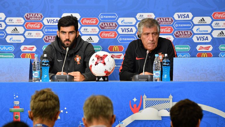 ФЕРНАНДУ САНТУШ (справа) и ЛУИШ НЕТУ. Фото AFP ФЕРНАНДУ САНТУШ (справа) и ЛУИШ НЕТУ. Фото AFP