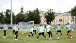 "Турбостроитель" и "Электрон" для Криштиану. Как Роналду меняет российский футбол