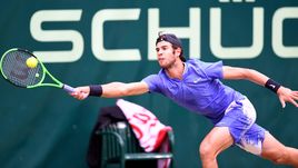 Федерер похвалил, но обыграл Хачанова