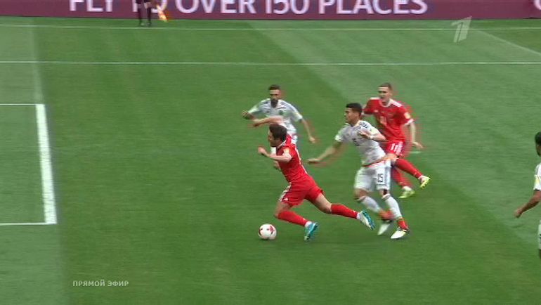 6-я минута. Падение Юрия Жиркова после контакта с Эктором Морено. 6-я минута. Падение Юрия Жиркова после контакта с Эктором Морено.