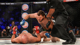 Вчера. Нью-Йорк. Мэтт МИТРИОН отправляет Федора ЕМЕЛЬЯНЕНКО в нокаут уже в первом раунде...