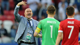 Суббота. Казань. Мексика - Россия - 2:1. Станислав ЧЕРЧЕСОВ и его команда после матча.