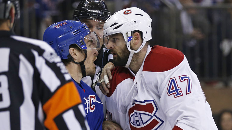 Александр РАДУЛОВ (справа) против Райана МАДОНА. Фото AFP Александр РАДУЛОВ (справа) против Райана МАДОНА. Фото AFP