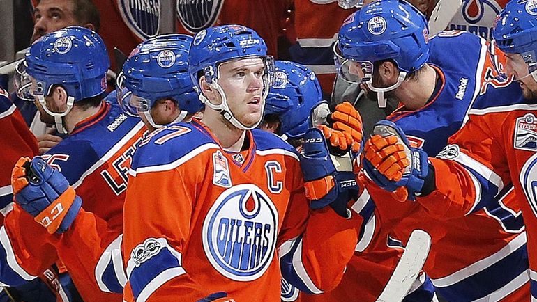 Коннор МАКДЭВИД (в центре). Фото USA Today Коннор МАКДЭВИД (в центре). Фото USA Today