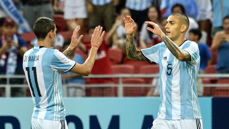Леандро ПАРЕДЕС (справа) уже дебютировал в сборной Аргентины. Фото AFP Леандро ПАРЕДЕС (справа) уже дебютировал в сборной Аргентины. Фото AFP